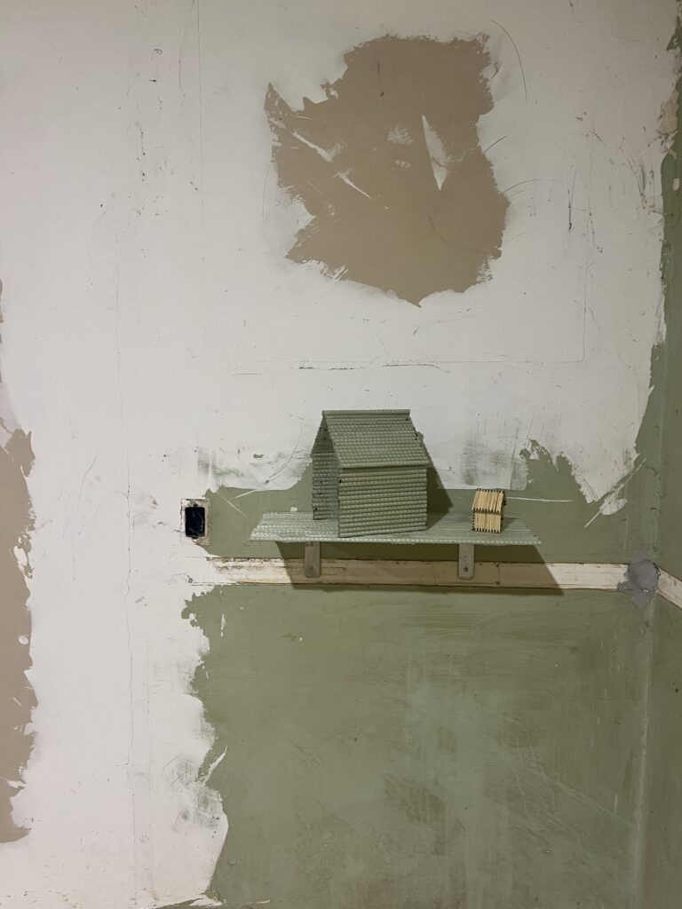 “Die Wunde schliesst der Speer nur der Sie schlug” (2025), by Luna Palazzolo-Daboul. (Photo courtesy of the artist).