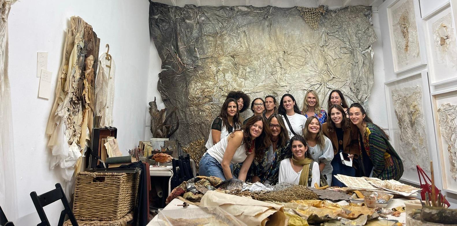 Veronica Pesantes with guests at Karla Kantorovich’s studio. Photo courtesy of Art Hang.